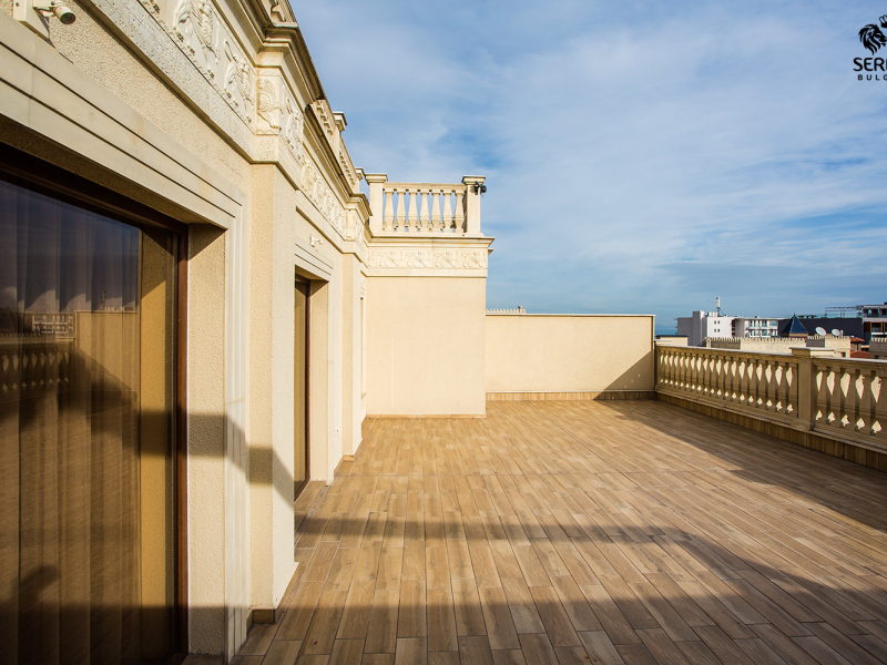 Exkluzívny penthouse s obrovskou terasou a panoramatickým výhľadom na more