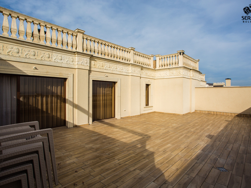 Exkluzívny penthouse s obrovskou terasou a panoramatickým výhľadom na more