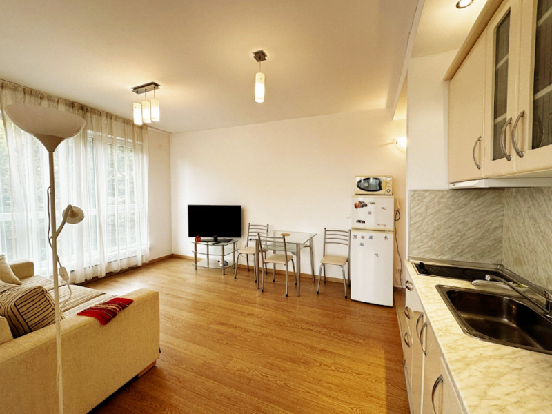 Zariadený jednoizbový apartmán v komplexe St. Georgi Palace
