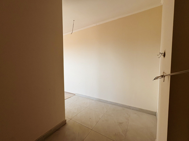 Priestranný dvojizbový apartmán s veľkou terasou