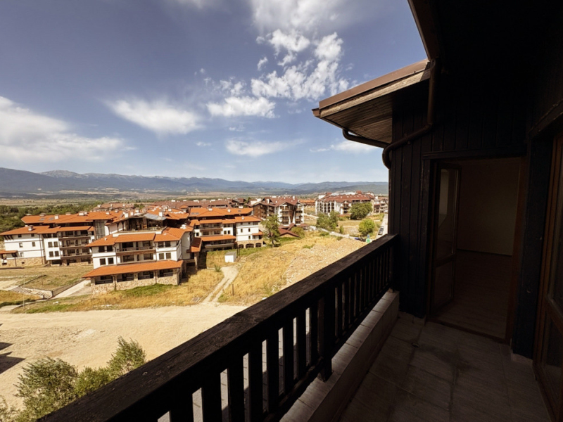Priestranný dvojizbový apartmán s veľkou terasou