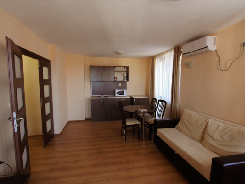 Zariadený jednoizbový apartmán v rezorte Royal Park 