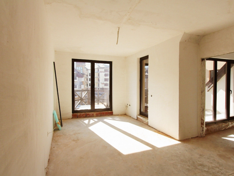 Priestranný dvojizbový apartmán v luxusnom rezorte Pirin Castle 
