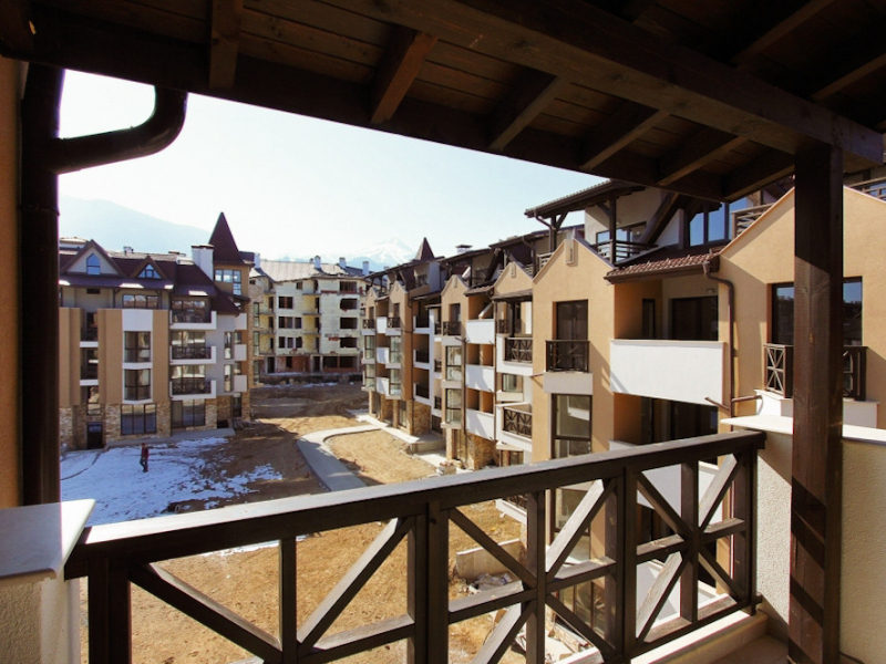 Priestranný dvojizbový apartmán v luxusnom rezorte Pirin Castle 