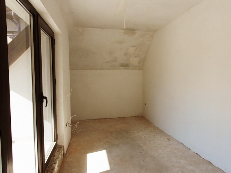 Priestranný dvojizbový apartmán v luxusnom rezorte Pirin Castle 