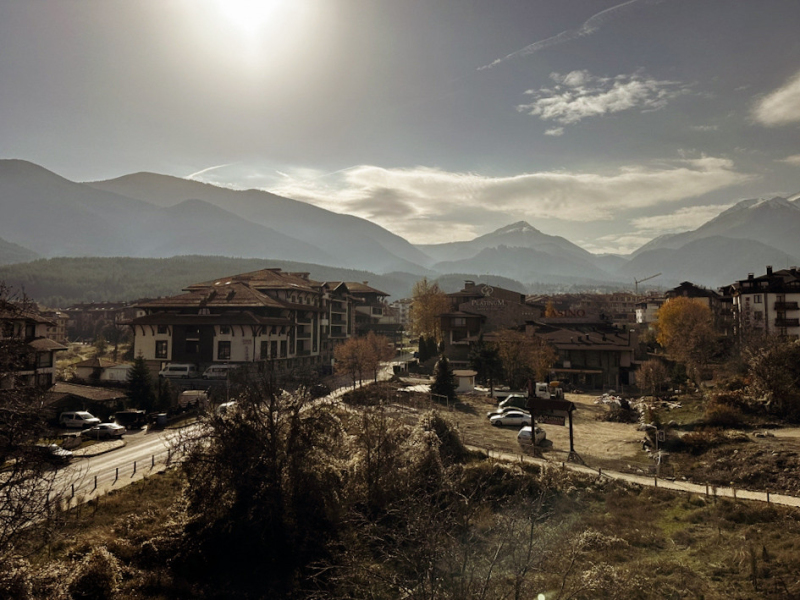 Novostavba od developera – moderný jednoizbový apartmán 600 m od lanovky, Bansko (dokončenie 2027)