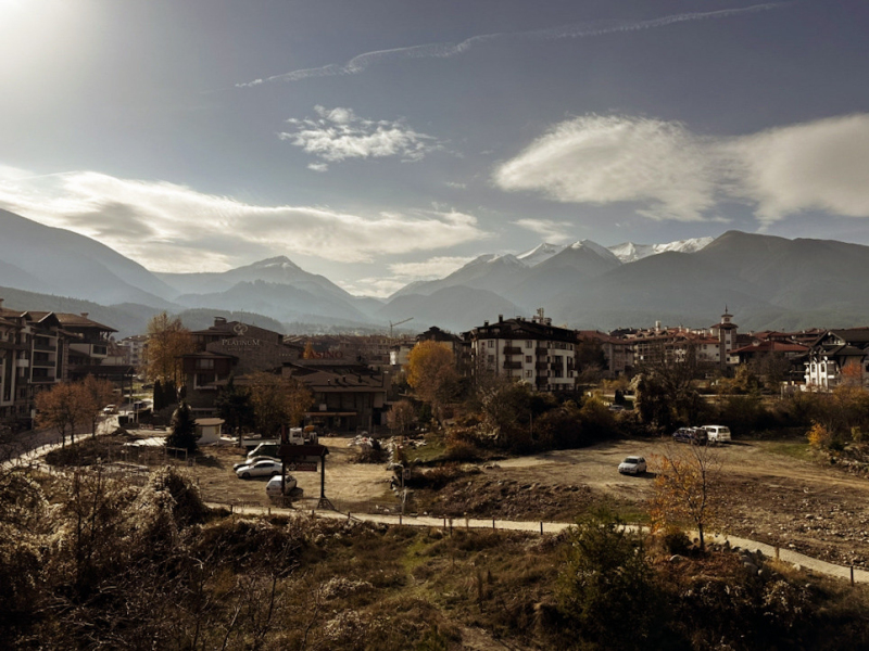 Novostavba od developera – moderný jednoizbový apartmán 600 m od lanovky, Bansko (dokončenie 2027)