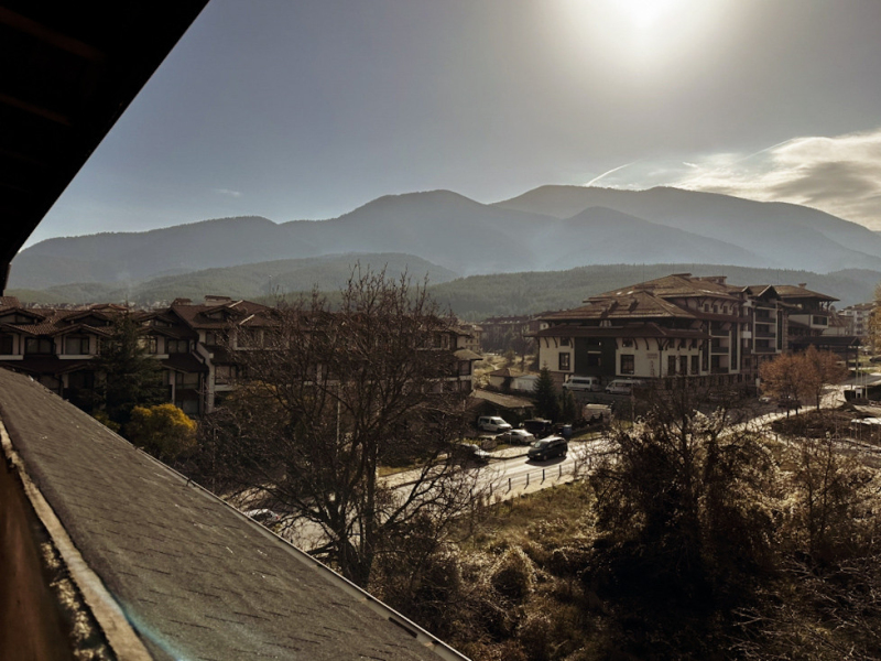 Novostavba od developera – moderný jednoizbový apartmán 600 m od lanovky, Bansko (dokončenie 2027)