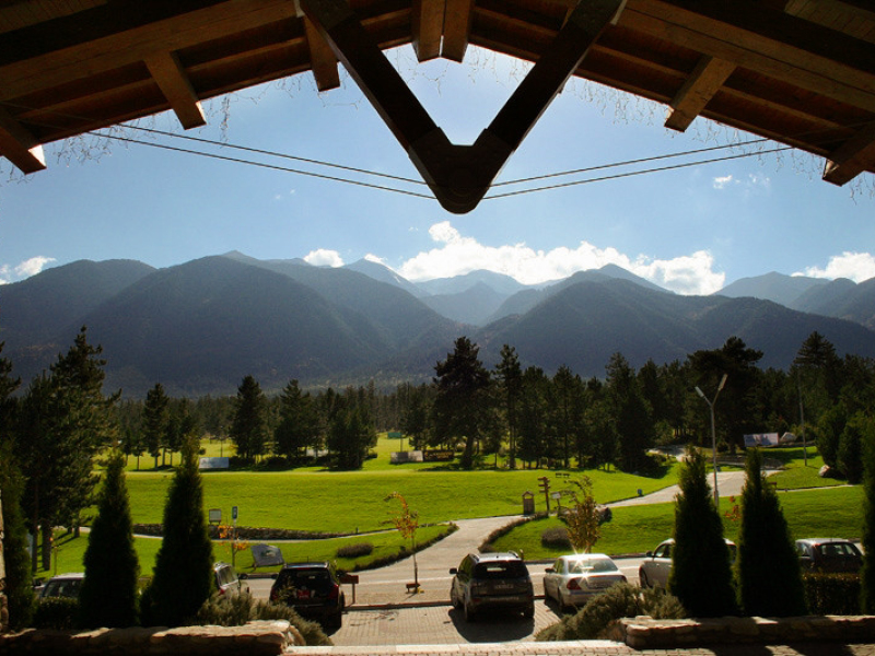 Kompletne zariadený jednoizbový apartmán v golfovom rezorte Pirin Golf & Country Club