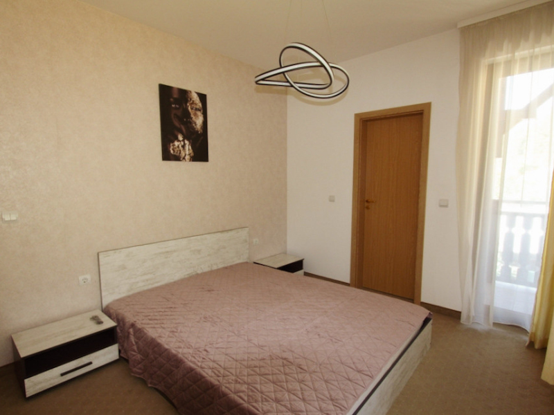 Útulný jednoizbový apartmán s dvoma balkónmi v komplexe Tri Hory