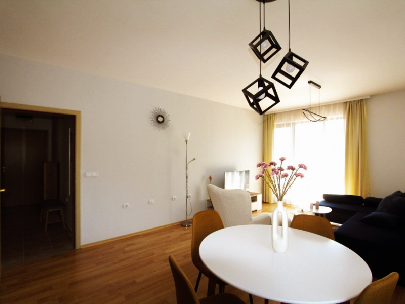Útulný jednoizbový apartmán s dvoma balkónmi v komplexe Tri Hory