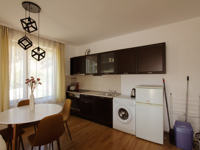 Útulný jednoizbový apartmán s dvoma balkónmi v komplexe Tri Hory