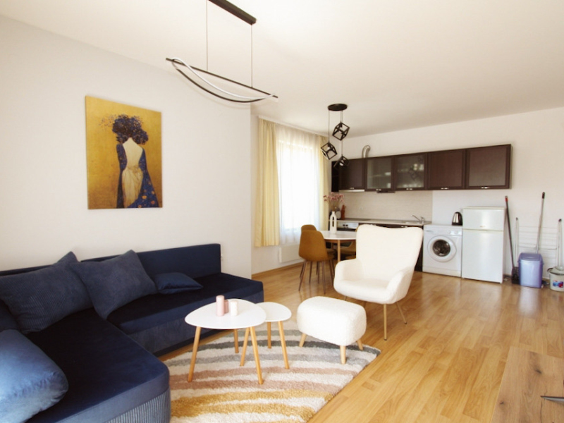 Útulný jednoizbový apartmán s dvoma balkónmi v komplexe Tri Hory