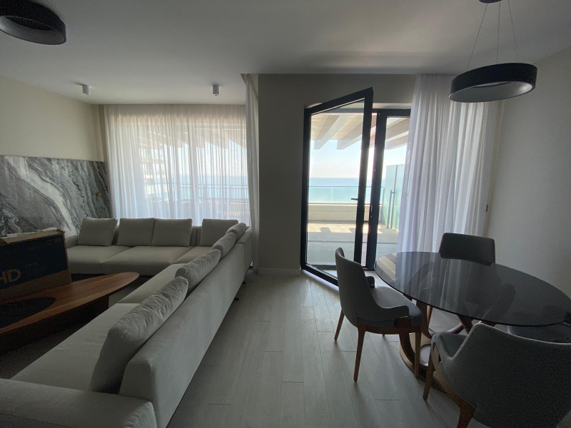 Exkluzívny apartmán priamo na pláži s panoramatickým výhľadom na more