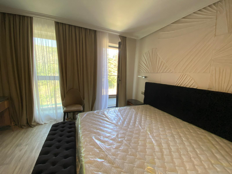 Elegantný apartmán s výhľadom do zelene – pokoj, súkromie a nadčasový dizajn