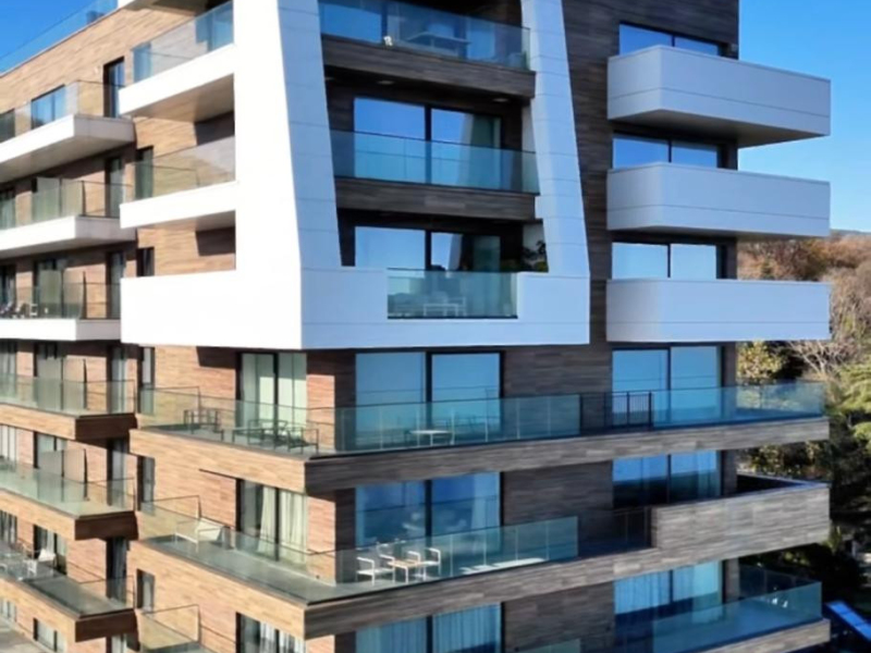 Elegantný apartmán s výhľadom do zelene – pokoj, súkromie a nadčasový dizajn