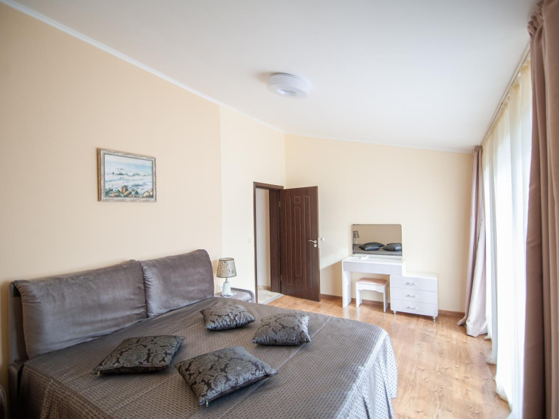 Apartmán č. 16 – Reprezentatívny luxusný apartmán s veľkou terasou a výhľadom na more | Long Beach Apartments