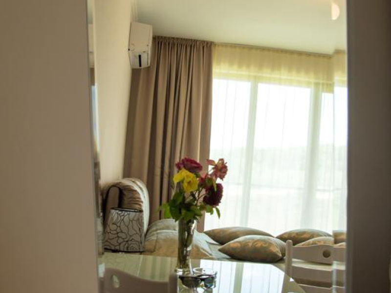 Apartment 18 – Long Beach Apartments