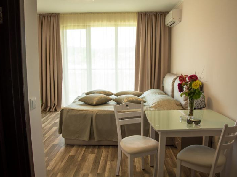 Apartment 18 – Long Beach Apartments