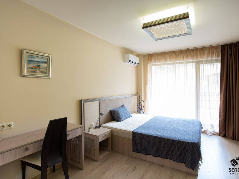 Zariadený 2-izbový apartmán s výhľadom na more a bazén v luxusnom komplexe Argisht Partes