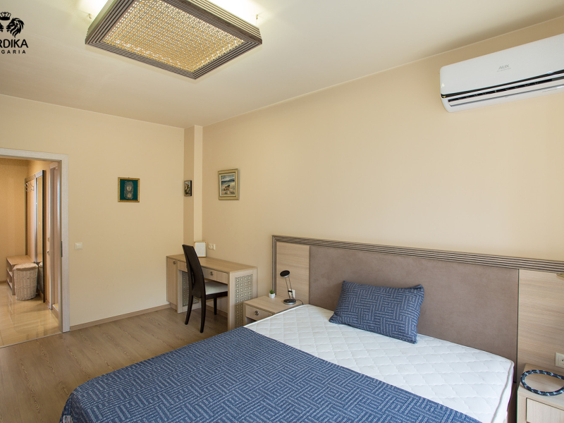 Zariadený 2-izbový apartmán s výhľadom na more a bazén v luxusnom komplexe Argisht Partes